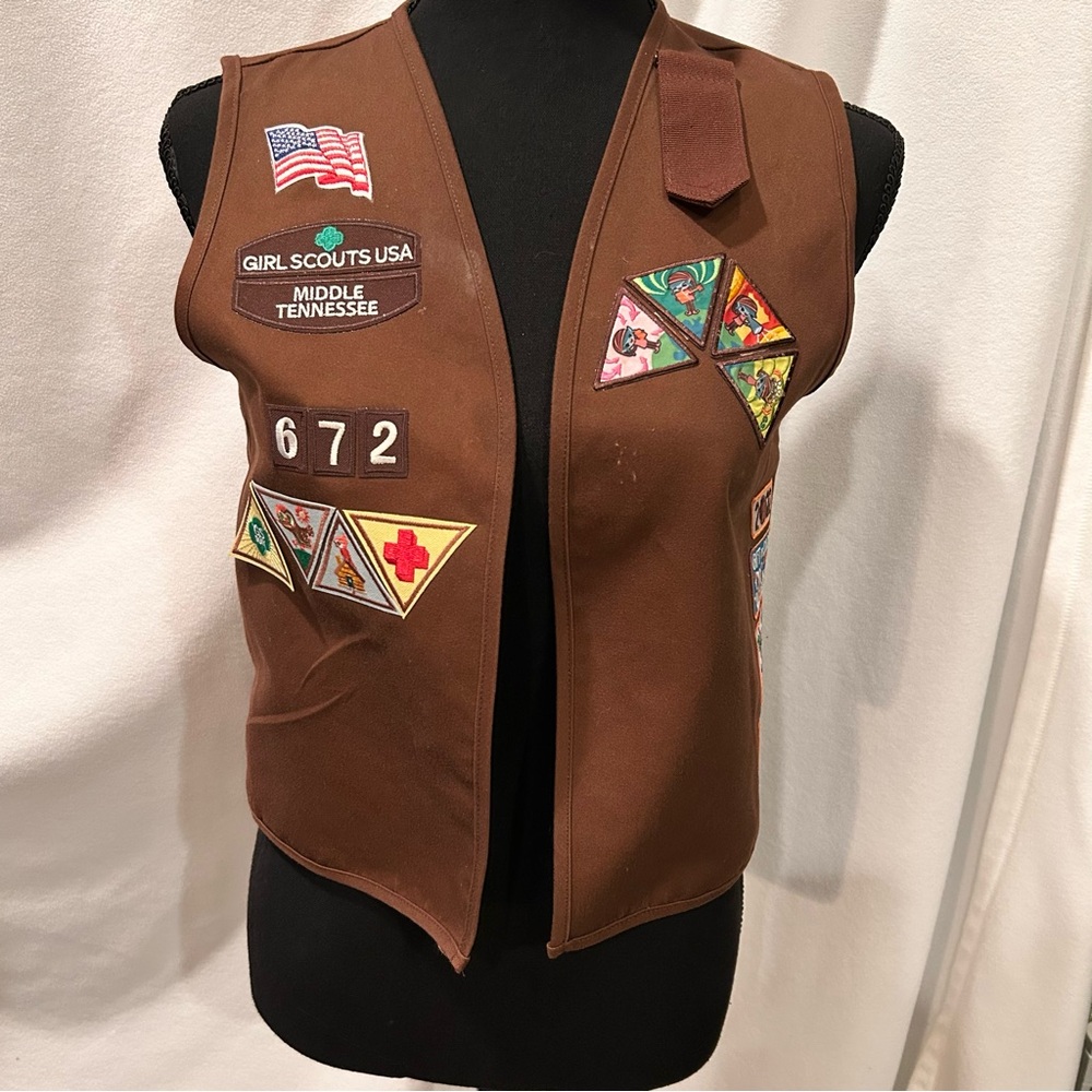 GIRL SCOUTS OF AMERICA VINTAGE BROWNIE VEST WITH EARNED PATCHES YOUTH SIZE MED